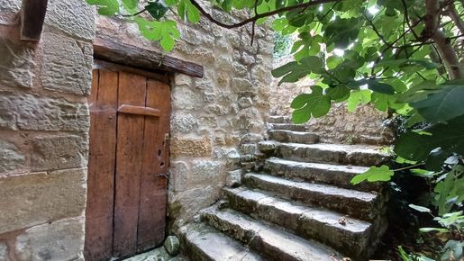 Maison 8 pièces 212 m² · à Thenon · 212 m² · 390 000 €