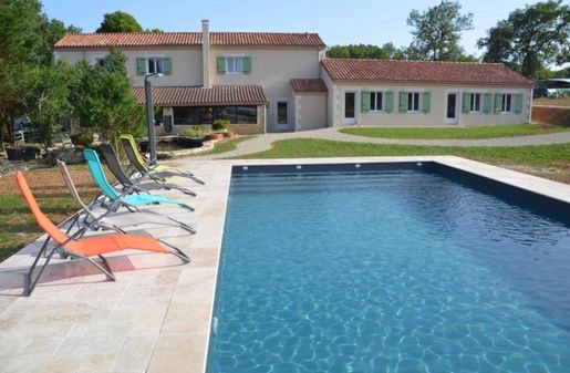 Maison 6 pièces 318 m² · à Gabillou · 318 m² · 740 000 €
