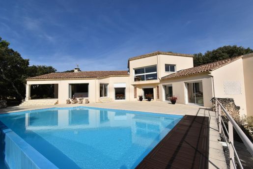 Maison 6 pièces 200 m² · à Saint-Restitut · 200 m² · 768 000 €