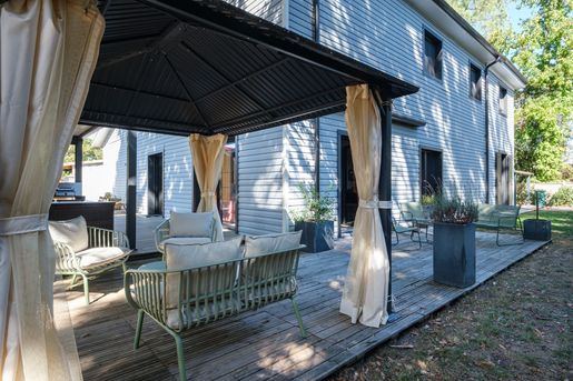 Maison 10 pièces 253 m² · à Pessac · 253 m² · 860 000 €