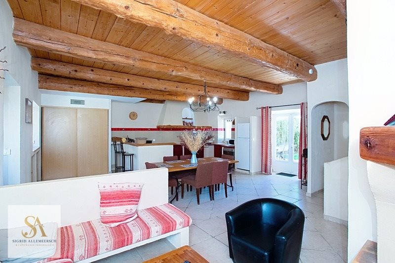 Exceptional estate spanning nearly 16 hectares on the riverbank - Plus