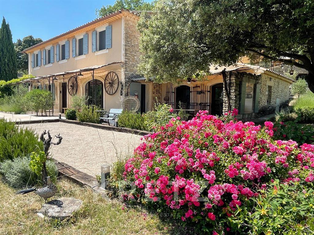 Maison à vendre, 340m², Murs