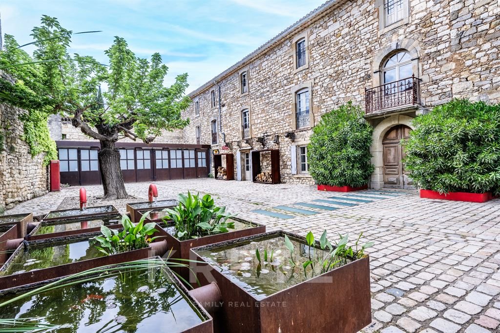 Maison à vendre, 1070m², Uzès