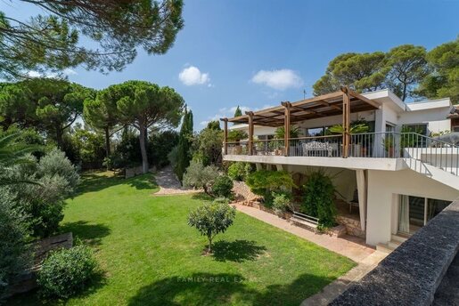 Maison 15 pièces 494 m² · à Nîmes · 494 m² · 1 950 000 €