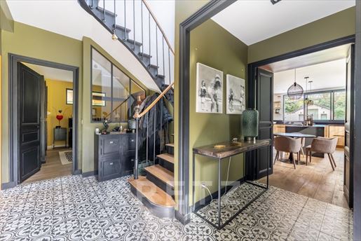 Maison 7 pièces 280 m² · à Rueil-Malmaison · 280 m² · 2 800 000 €