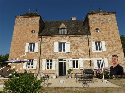 Maison 13 pièces 395 m² · à Saint-Martin-en-Bresse · 395 m² · 660 000 €