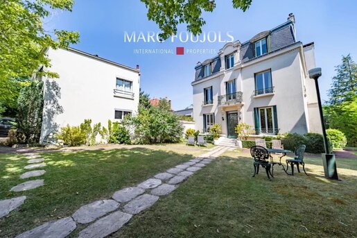 Maison 10 pièces 288 m² · à Suresnes · 288 m² · 2 990 000 €