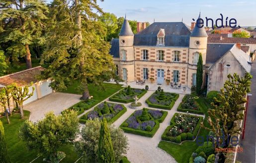 Maison 8 pièces 521 m² · à Saint-Georges-lès-Baillargeaux · 521 m² · 1 290 000 €