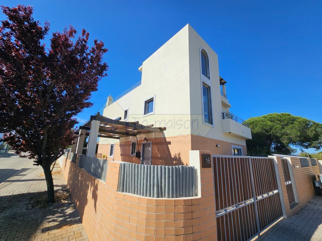 Moderne Villa mit Blick auf die Ria Formosa und Panorama-Dachterrasse