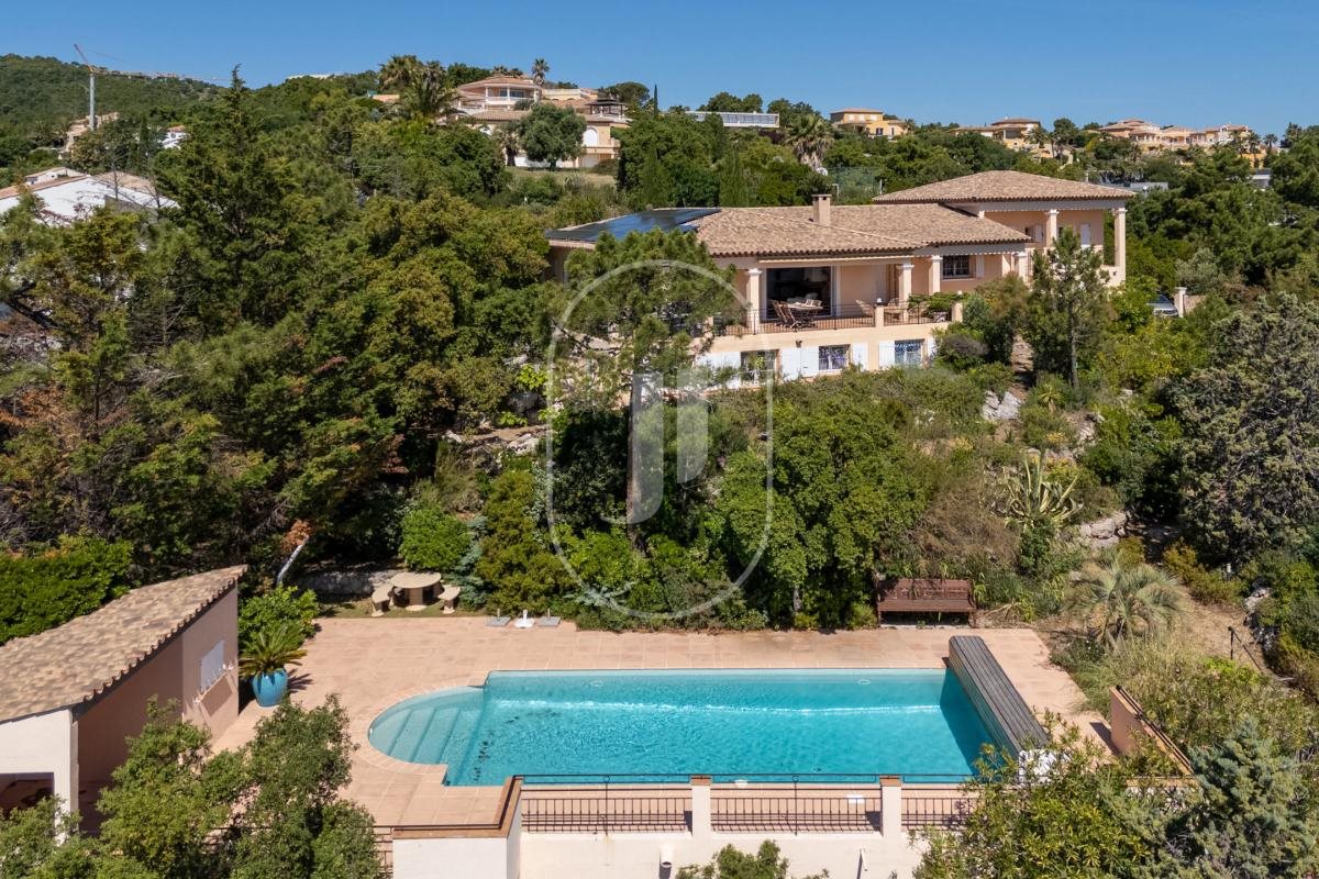 Maison à vendre, 280m², Roquebrune-sur-Argens