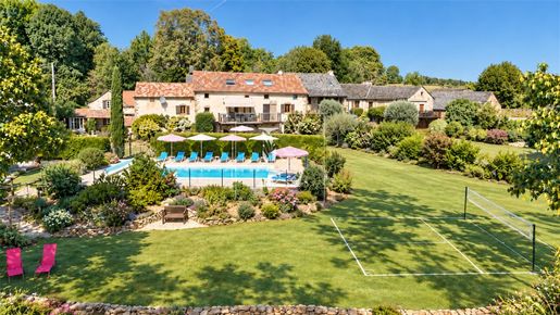 Maison 14 pièces 340 m² · à Jouqueviel · 340 m² · 450 000 €