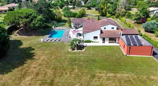 Maison 8 pièces 312 m² · à Montauban · 312 m² · 935 000 €