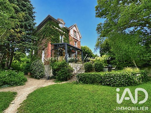 Maison 9 pièces 244 m² · à Garches · 244 m² · 2 490 000 €