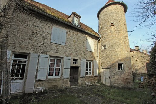 Maison 11 pièces 272 m² · à Arlay · 272 m² · 260 000 €
