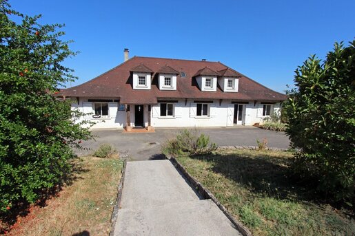 Maison 10 pièces 331 m² · à Saint-Amour · 331 m² · 499 000 €