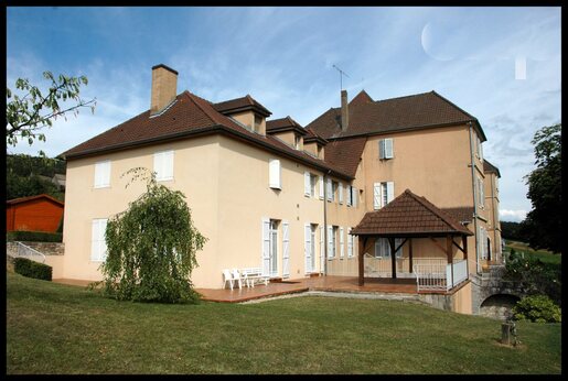 Maison 1210 m² · à Givry · 1 210 m² · 884 000 €