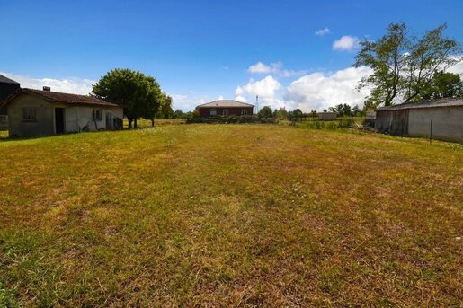 Terrain 1049 m² · à Nègrepelisse · 64 800 €