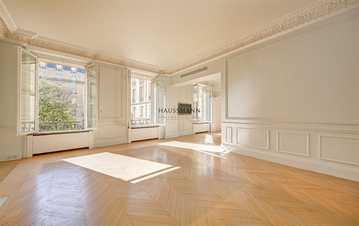 Appartement 5 pièces 187 m² · à Paris 8ème · 187 m² · 4 650 000 €