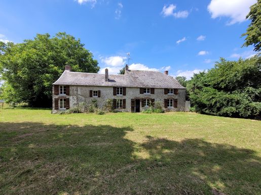 Maison 8 pièces 196 m² · à Floursies · 196 m² · 238 500 €