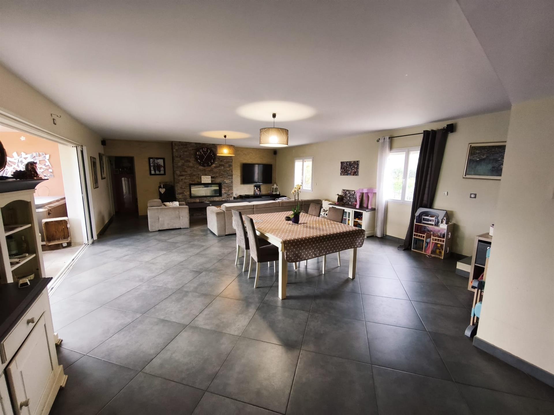 Maison à vendre, 220m², Brignac