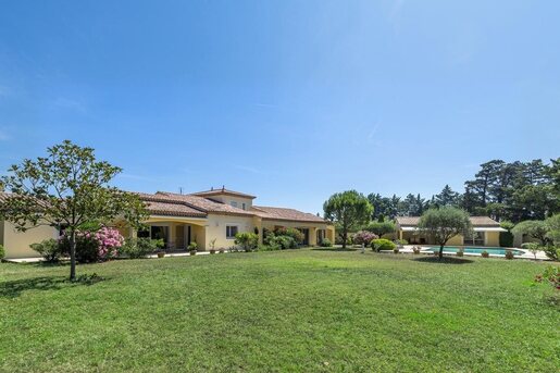 Maison 8 pièces 241 m² · à Rochefort-du-Gard · 241 m² · 1 045 000 €