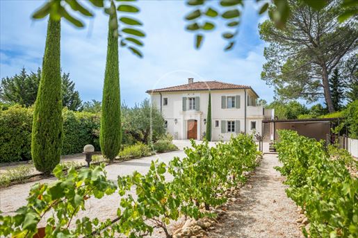Maison 248 m² · à L'Isle-sur-la-Sorgue · 248 m² · 1 695 000 €