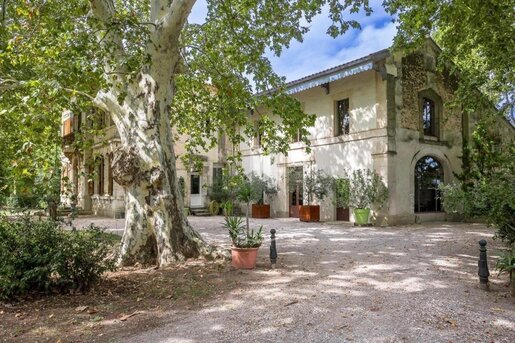 Maison 10 pièces 550 m² · à Pernes-les-Fontaines · 550 m² · 1 755 000 €
