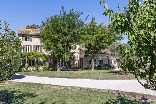 Maison 390 m² · à Velleron · 390 m² · 849 000 €
