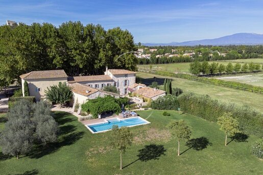 Maison 8 pièces 302 m² · à Le Thor · 302 m² · 2 490 000 €