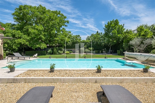 Maison 10 pièces 358 m² · à Pernes-les-Fontaines · 358 m² · 1 810 000 €