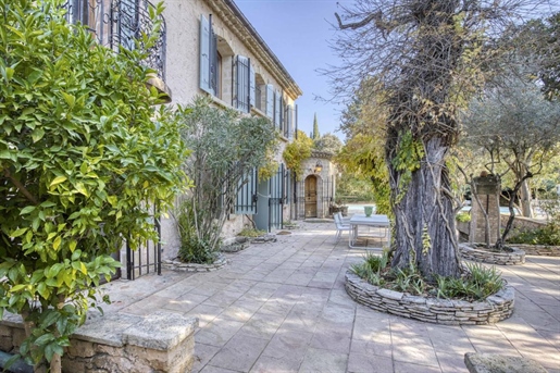 Maison 15 pièces 371 m² · à Sorgues · 371 m² · 1 595 000 €