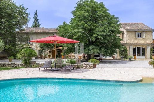 Maison 17 pièces 444 m² · à L'Isle-sur-la-Sorgue · 444 m² · 1 450 000 €