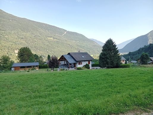 Terrain 700 m² · à La Chapelle · 65 000 €
