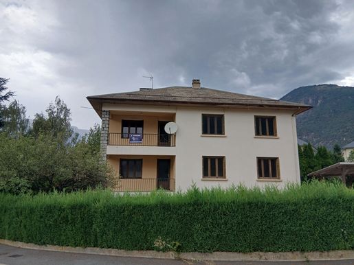 Appartement 8 pièces 195 m² · à La Chambre · 195 m² · 265 000 €