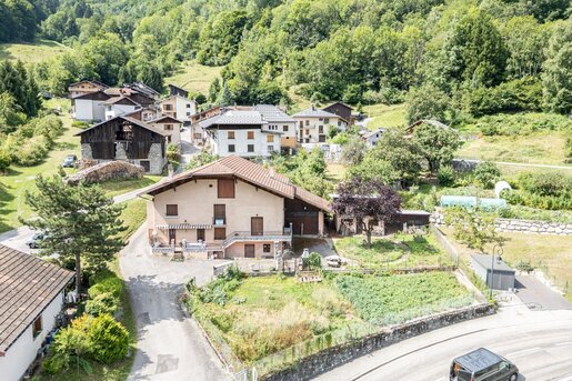 Maison 6 pièces 295 m² · à Grand-Aigueblanche · 295 m² · 390 000 €