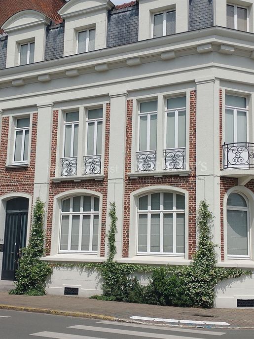 Maison 12 pièces 383 m² · à Lille · 383 m² · 1 480 000 €