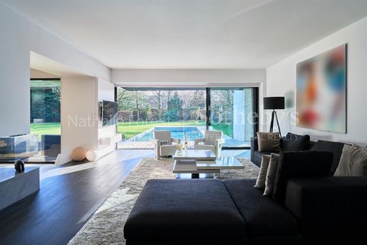 Maison 7 pièces 341 m² · à Croix · 341 m² · 1 560 000 €