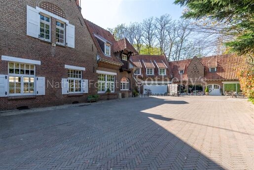 Maison 14 pièces 463 m² · à Croix · 463 m² · 1 320 000 €