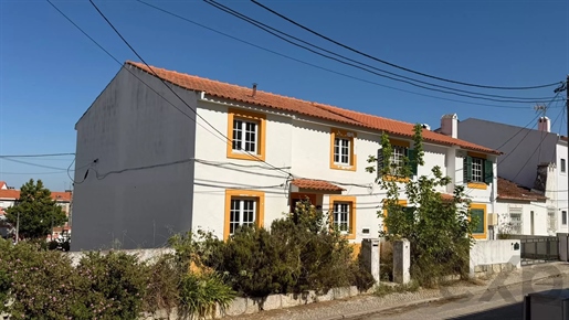 Spacious 3-Bedroom House in Almada, Modern Comforts