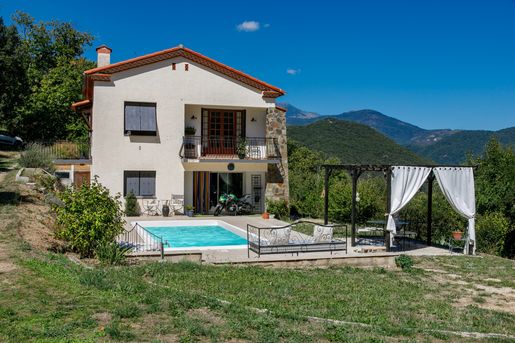 villa - 3 chambres - avec piscine - sur plus de 5000 m2 de t