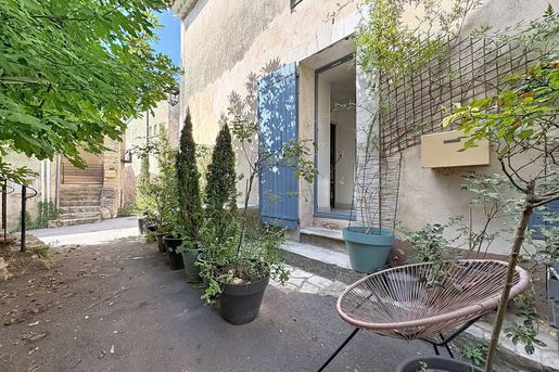 Maison 5 pièces 121 m² · à Saint-Martin-de-Castillon · 121 m² · 233 000 €