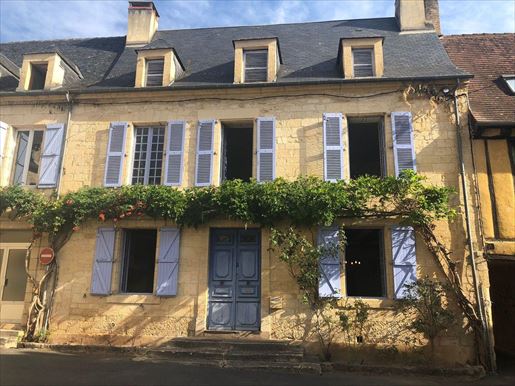 Maison 7 pièces 160 m² · à Montignac-Lascaux · 160 m² · 339 200 €
