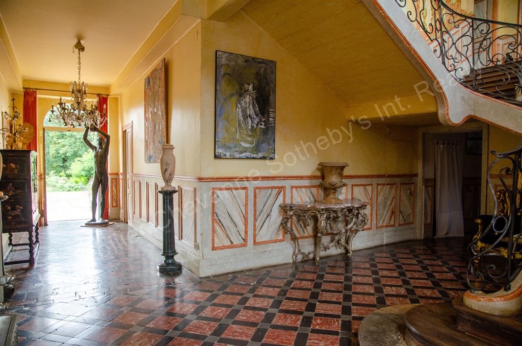 Castle Xviii with theatre and caretaker's house, all amenities within walking distance – pohled 2