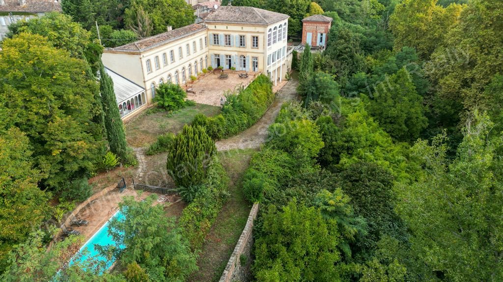 Castle Xviii with theatre and caretaker's house, all amenities within walking distance – pohled 4