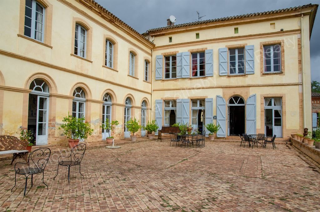 Castle Xviii with theatre and caretaker's house, all amenities within walking distance – pohled 5