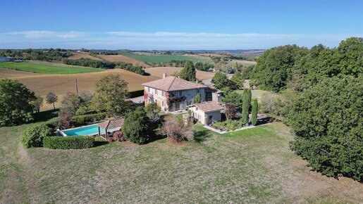 Maison 11 pièces 325 m² · à Salvagnac · 325 m² · 549 000 €