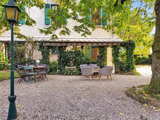Maison 13 pièces 292 m² · à Bourgoin-Jallieu · 292 m² · 469 000 €
