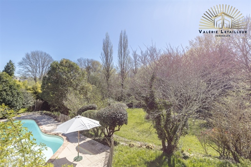 Maison 8 pièces 220 m² · à Fargues-Saint-Hilaire · 220 m² · 635 000 €