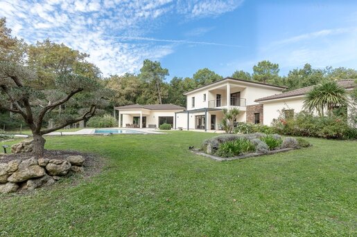 Maison 10 pièces 310 m² · à Pompignac · 310 m² · 1 200 000 €