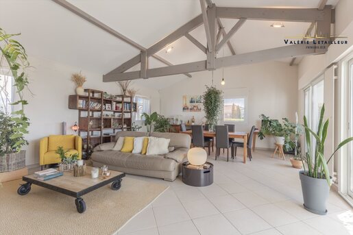 6 pièces 163 m² · à Yvrac · 163 m² · 423 000 €